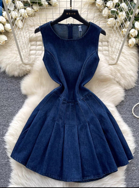 ROBE TRAPEZE EN JEAN -ELEGANCE SCULPTEE