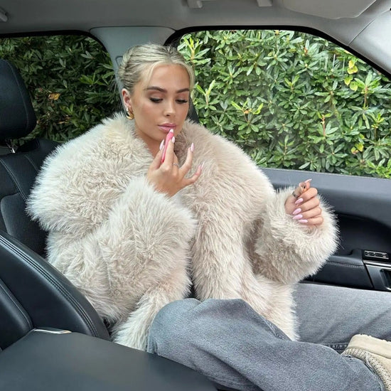 Veste élégante en fausse fourrure